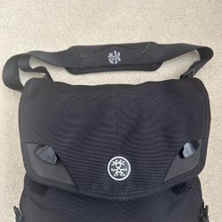 Crumpler The Six Million Dollar Home Camera Messenger Bag, MINT CONDITION