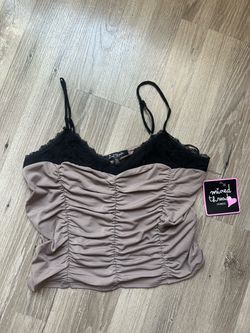 Women’s Cute Black lace cropped top! (Size XL)