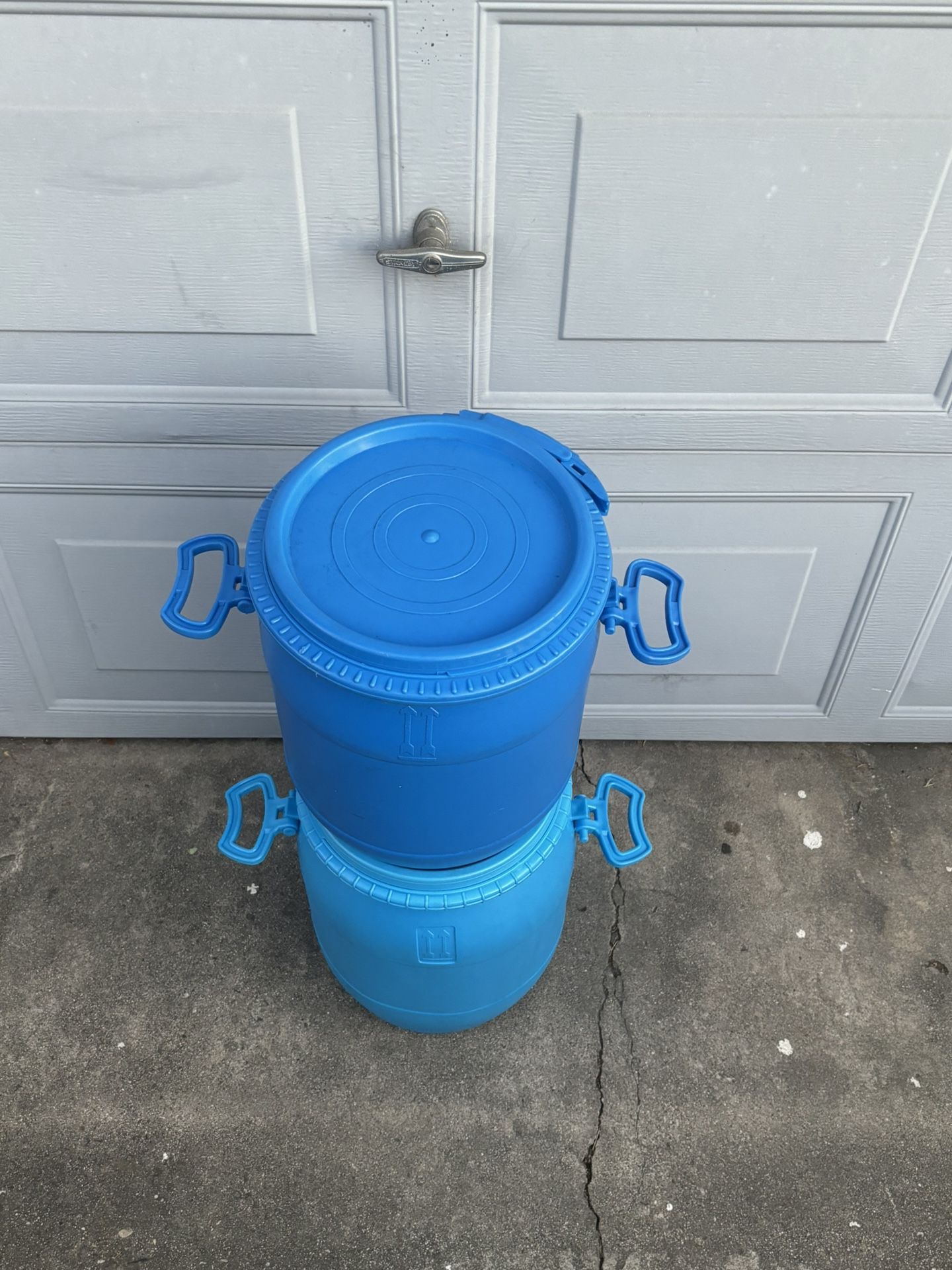 Chicken 🐓 Feed Container