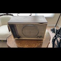 This is a vintage Zenith High Fidelity tube radio