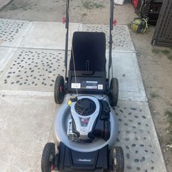  Murray 21 in. 140 cc Briggs and Stratton Walk Behind Gas Push Lawn Mower with Height Adjustment and with Mulch Bag Good Condition Like New 