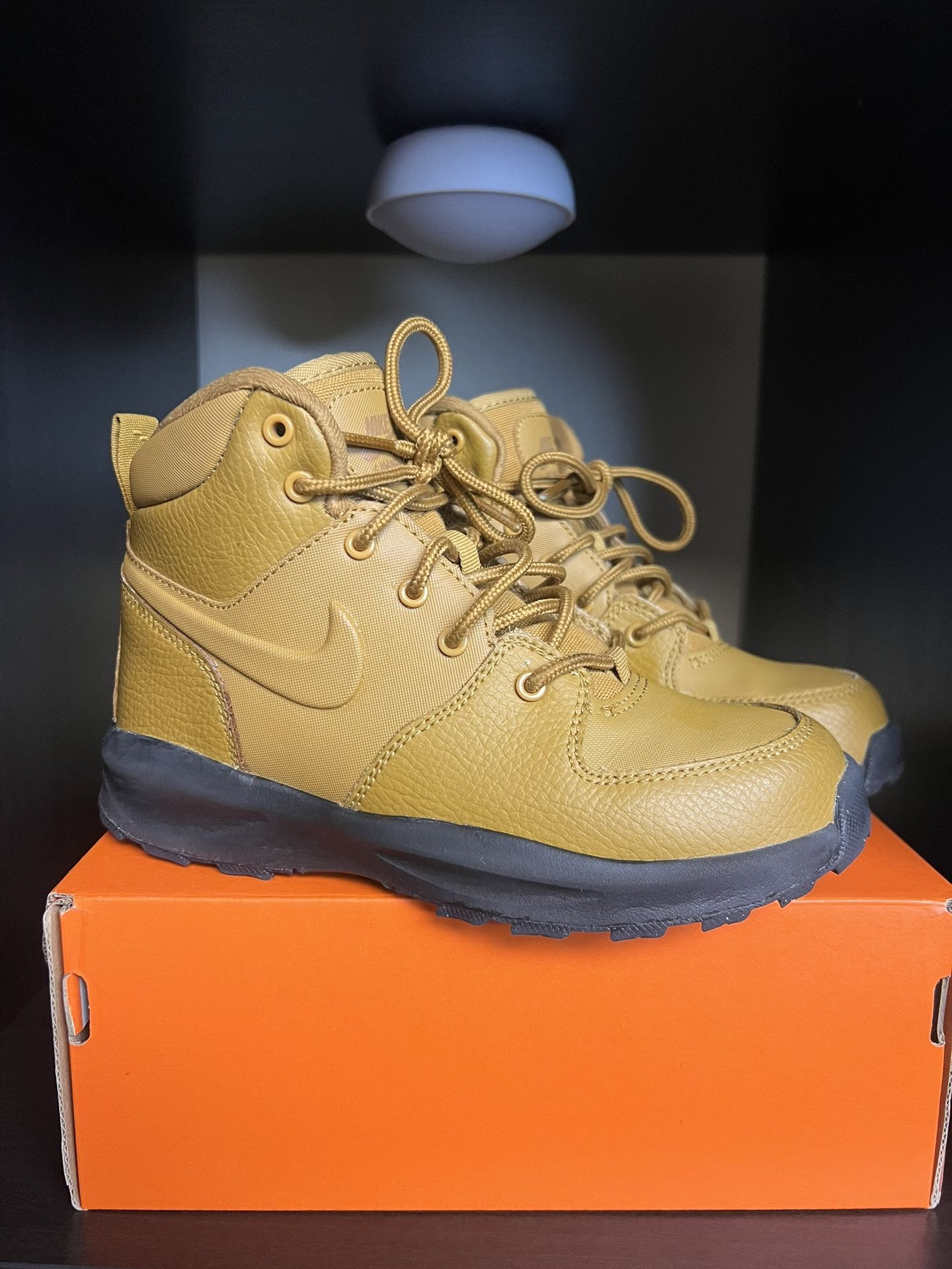 Nike Manoa boots
