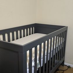 Baby Crib With Mattress And Topper