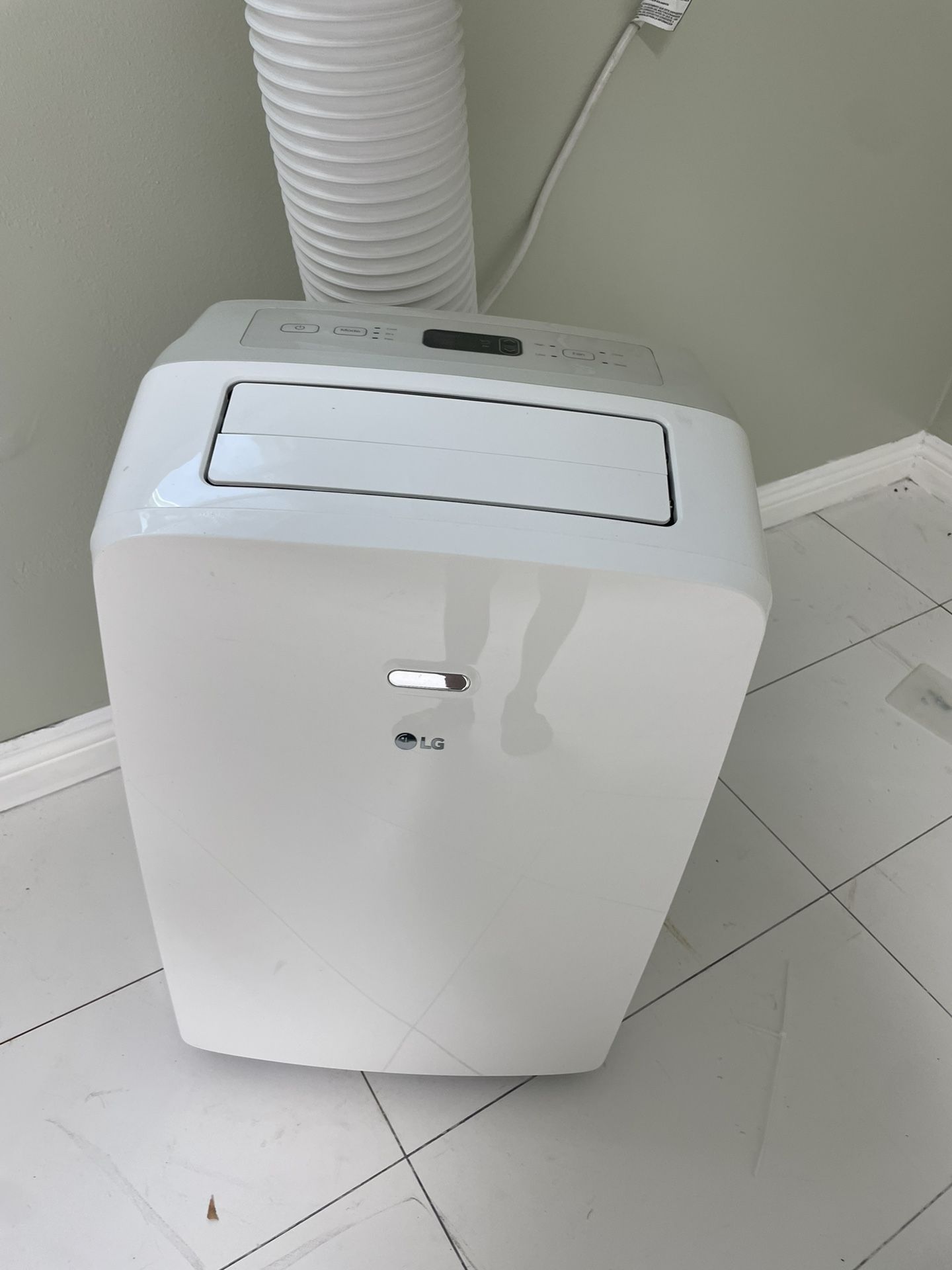 LG LP1017WSR Portable Air Conditioner 10,200 BTU