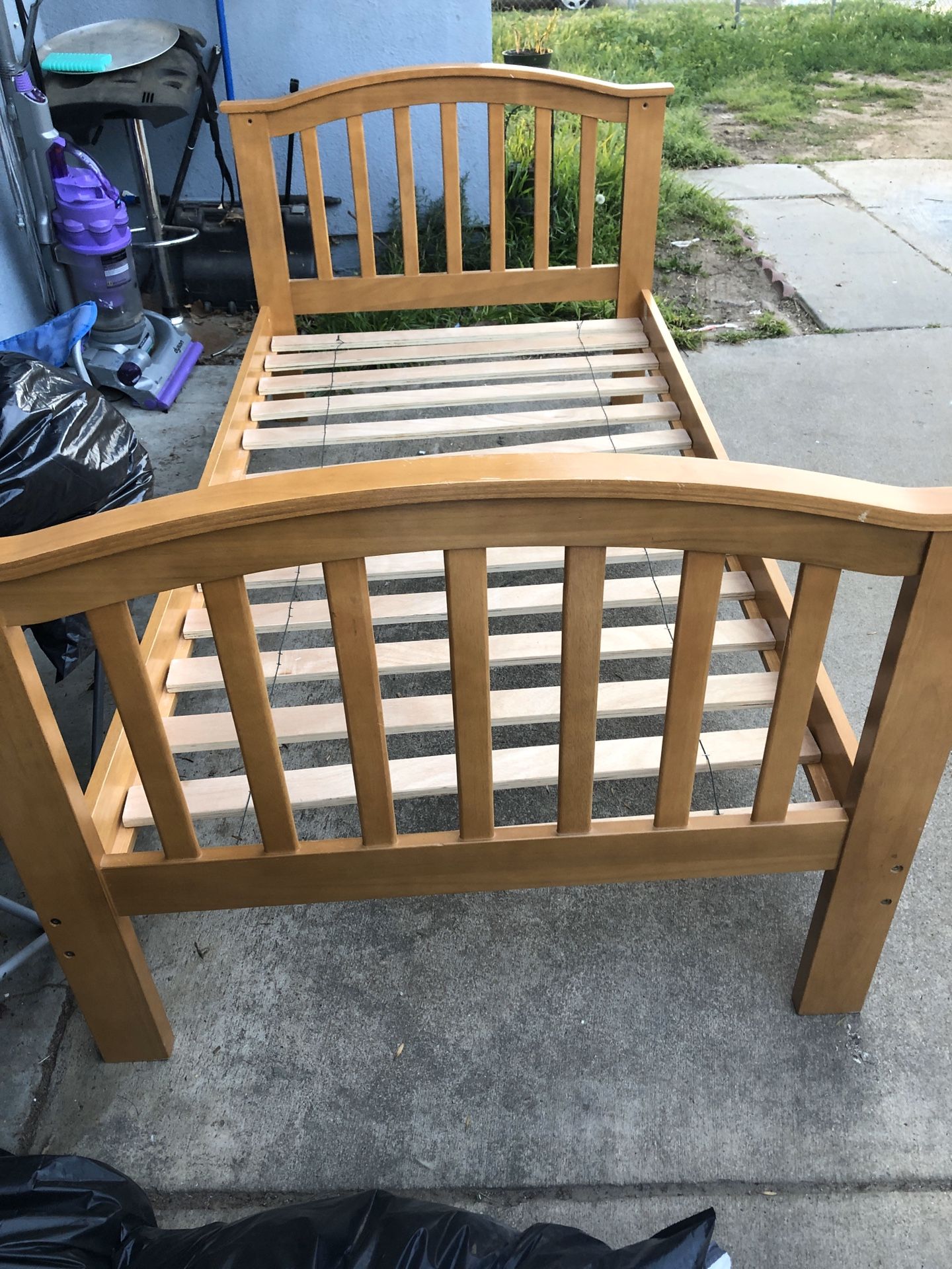 Frame for bed twin