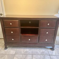Dresser / TV Stand / Bedroom / Livingroom