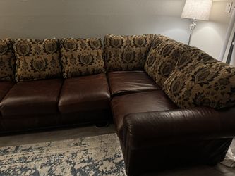 Sectional Sofa - Leather - Pullout Bed
