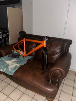 Throne frame