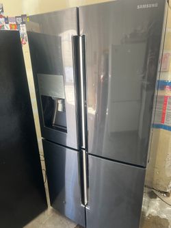 SAMSUNG BLACCK STAINLESS STEEL 4 DOOR COUNTER DEPTH REFRIGERATOR