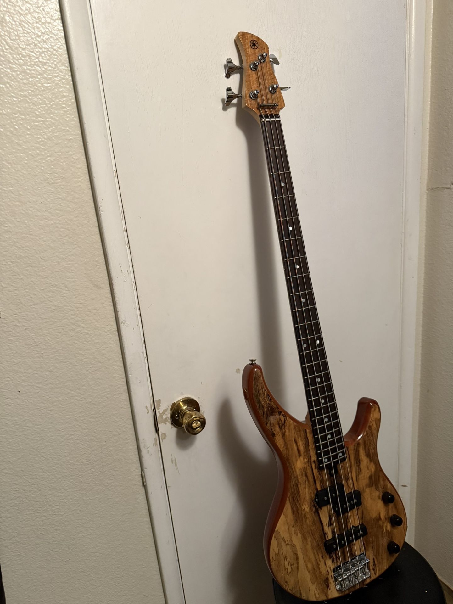 Yamaha Wood 4-String Electric Bass, Plus Pedals And Cables