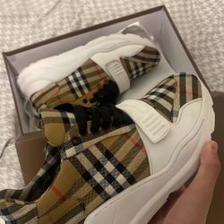 Burberry Shoes 