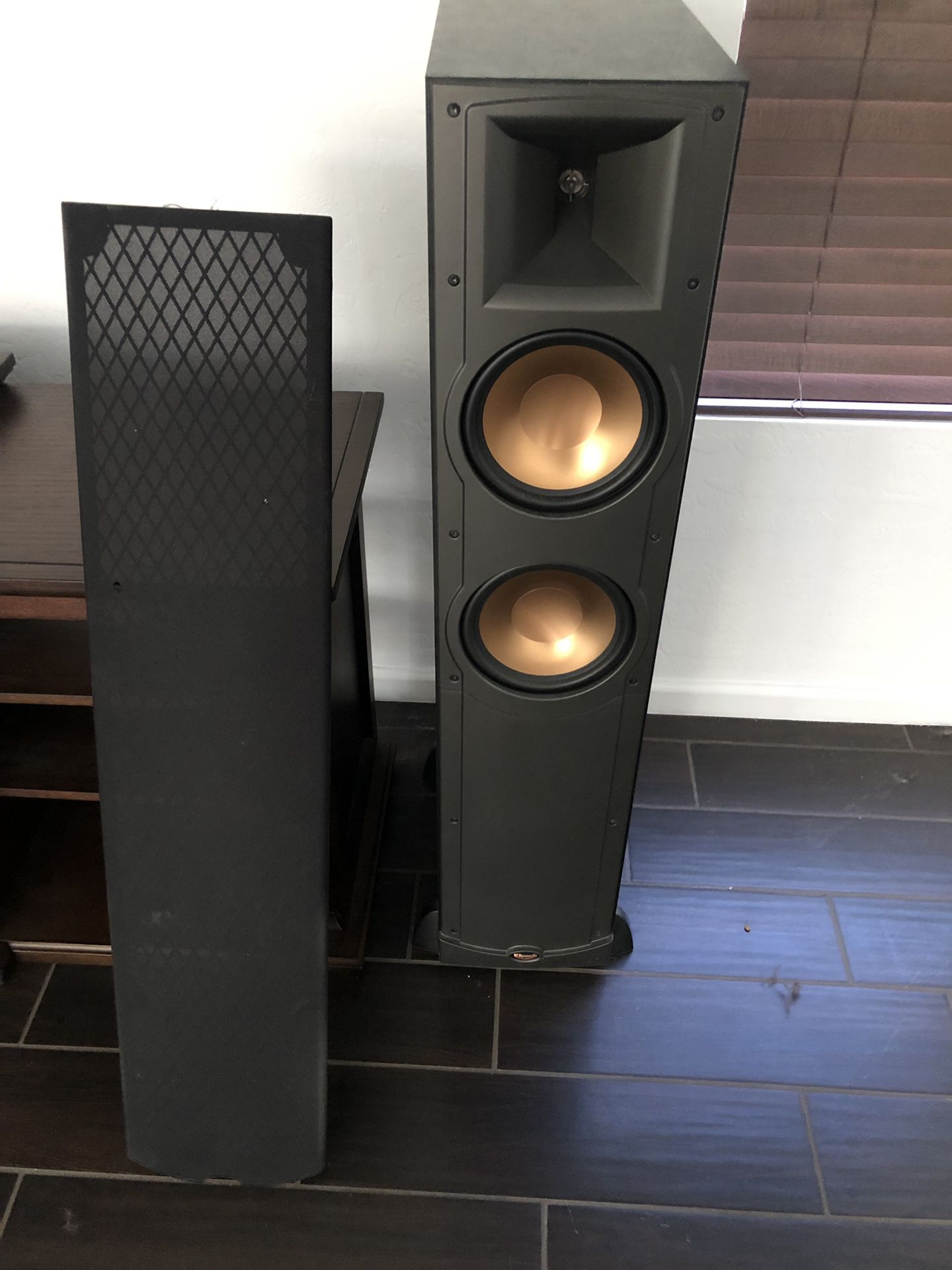 Just reduced! Klipsch Reference IV RF 82 speakers