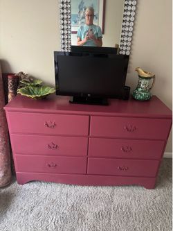 Dresser-6 drawers.