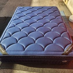 Queen Mattress-- DreamCloud Ultra Hybrid 