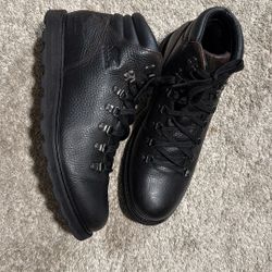 Sorel  boots in perfect condition, size  11.5 .