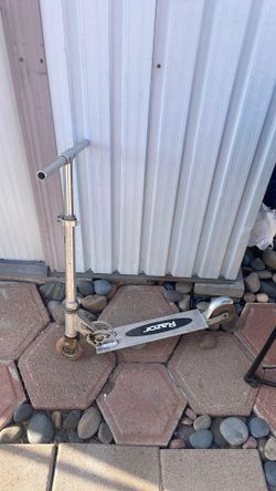 Razer scooter height expands for tall kids