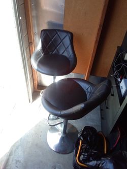 Adjustable swivel bar stools