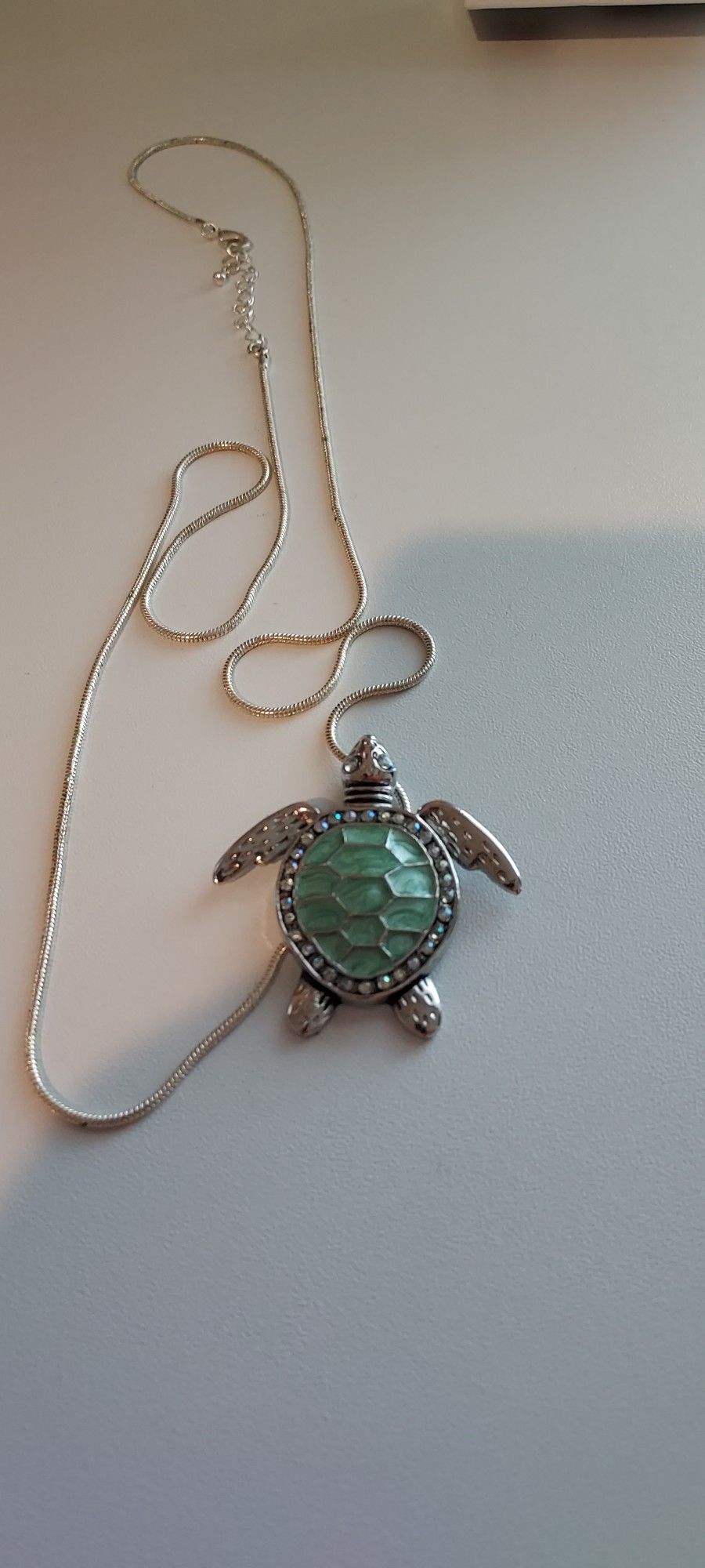Sea Turtle Pendant Necklace Tortoise Silver Tone Jade Color Stone Rhinestones