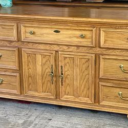 Gorgeous Stanley solid wood triple dresser
