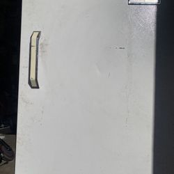 Montgomery Ward Upright Freezer – Vintage – Works