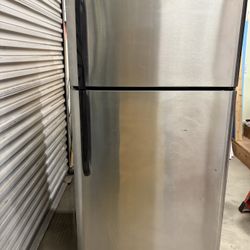 FRIGIDAIRE 18 cu ft Stainless- WORKS GREAT