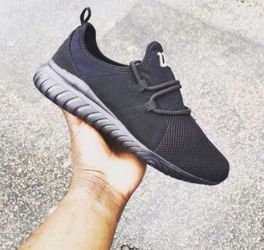 TIKI WAVERUNNER II(Triple Black)6.9oz Lightweight Sneaker