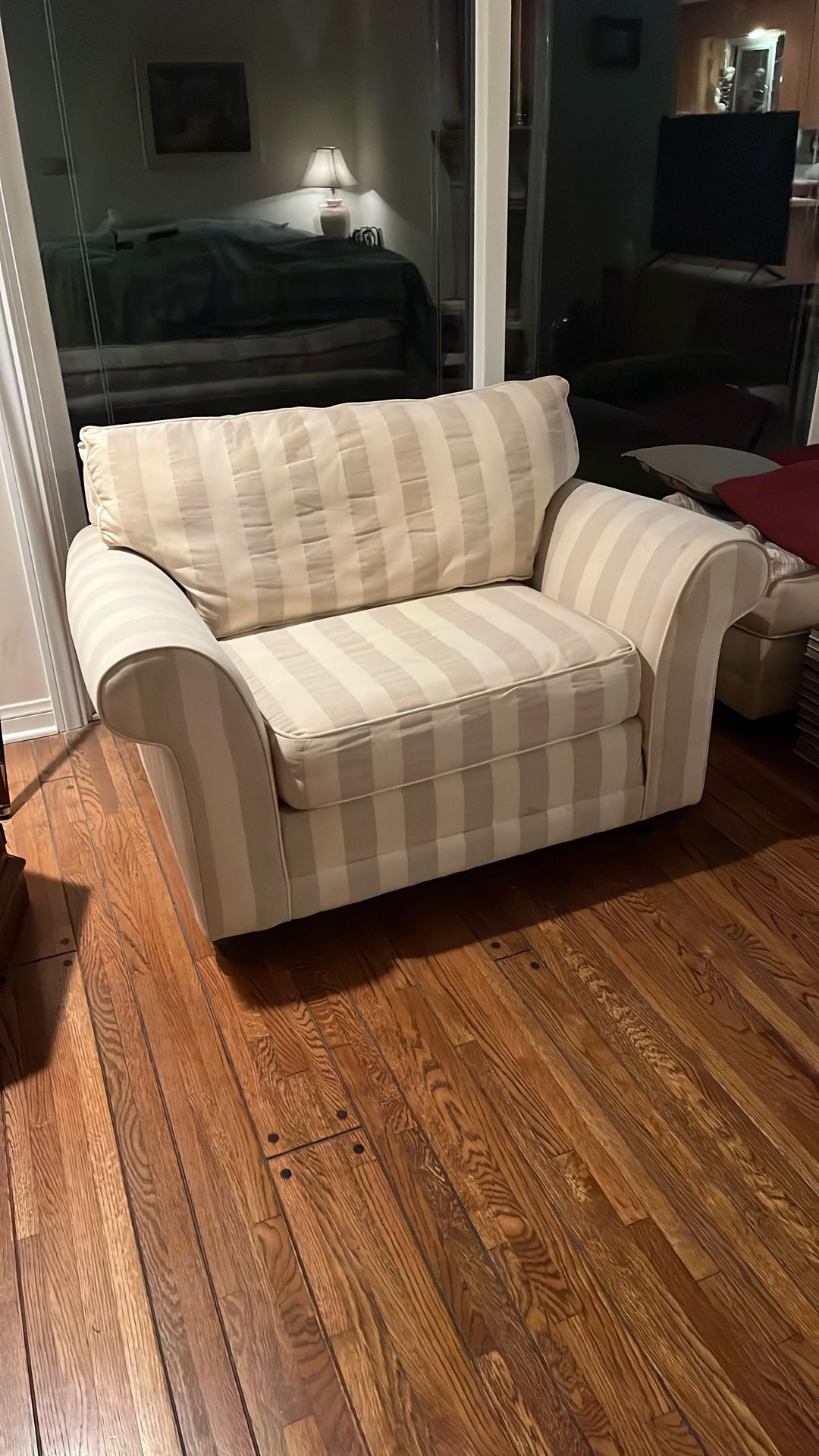 Chair With Ottoman