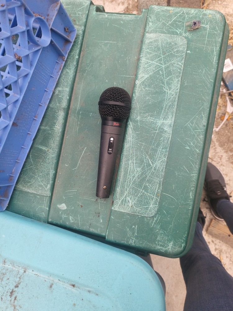Fender P-51 Microphone