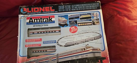 Lionel Amtrak 8 cars no tracks or transformer
