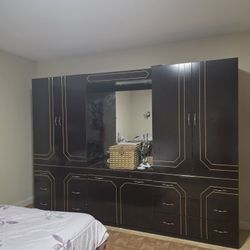XL Closet With Mirror 