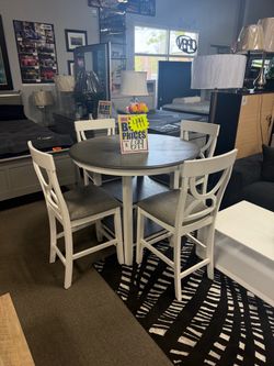 Wonderful dining set! $499! Easy financing.