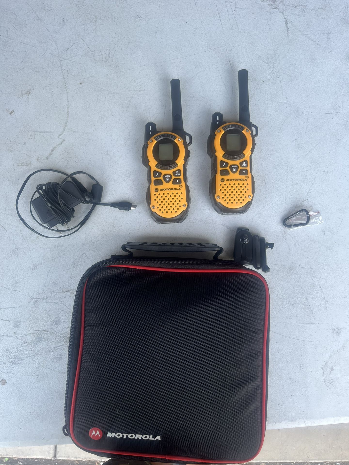 Motorola Talkabout Two Way Radio MT Series w/case charger and others set of 2 working like new 🔥