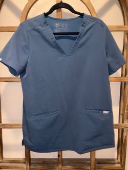 FIGS Casma Three-Pocket Scrub Top Steel Blue M