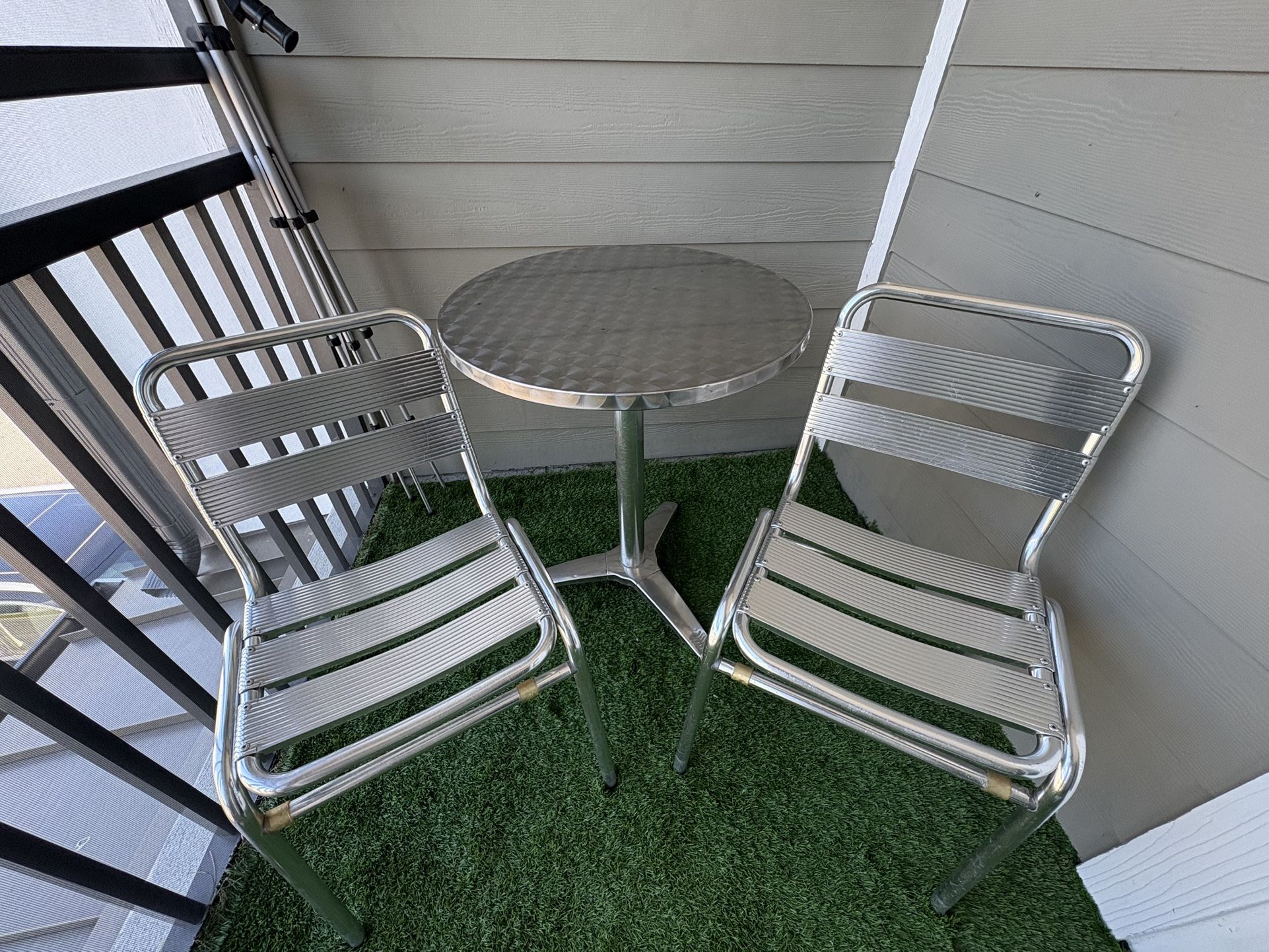 Table Set (NEED GONE ASAP ) 