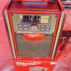 Milwaukee M18 Lithium-Ion Cordless Jobsite Radio/Charger