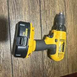 DEWALT 18V DC970 KEYLESS DRILL DRIVER WITH BATTERY ONLY $45
