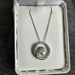 Na Hoku Pearl Factory silver wave pendant with abalone and creamy white Akoya pearl and adjustable silver chain.