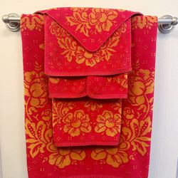 Set of 6 vintage Fieldcrest towel set. Bright red and yellow gold. Velour top and Terry loop back. 