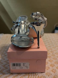 NEW Berness Silver Heels Size 10