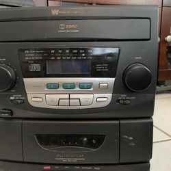3 Disc Cassette Player /AM FM Radio 