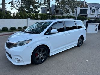Toyota Sienna Se 2011