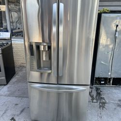 Nevera De 33” LG Like New 