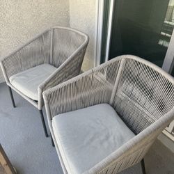 Set If Outdoor Patio Chairs 