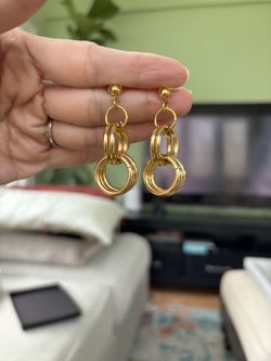 Gold Tone Earring 