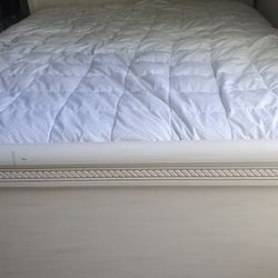 Full Size Bed w/matress