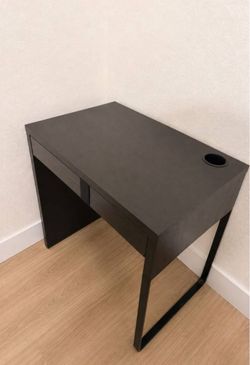 IKEA MICKE Desk — Black-Brown