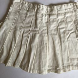 Pleated Skirt With Attached Shorts Size Medium 