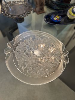 Mikasa “Bianca” Cake Platter With Fluted Edges