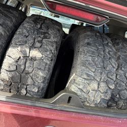 Mud Tires LT 265/75/16 Rough Country