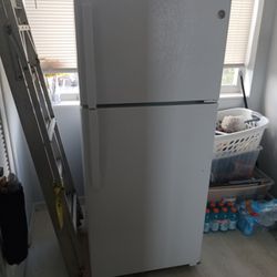 GE Refrigerator 17 cu. ft. 